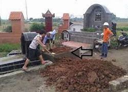 Vì Sao Nghèo Không Sửa Cửa